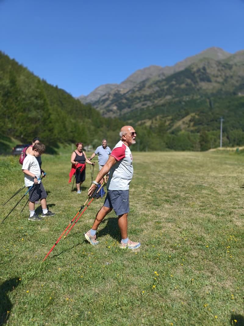 Camminare insieme: alla scoperta del Nordic Walking tra benessere, sport e territorio